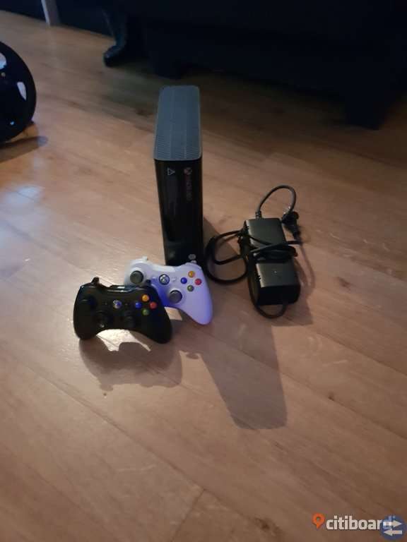 Xbox 360 + 2 st handkontroller