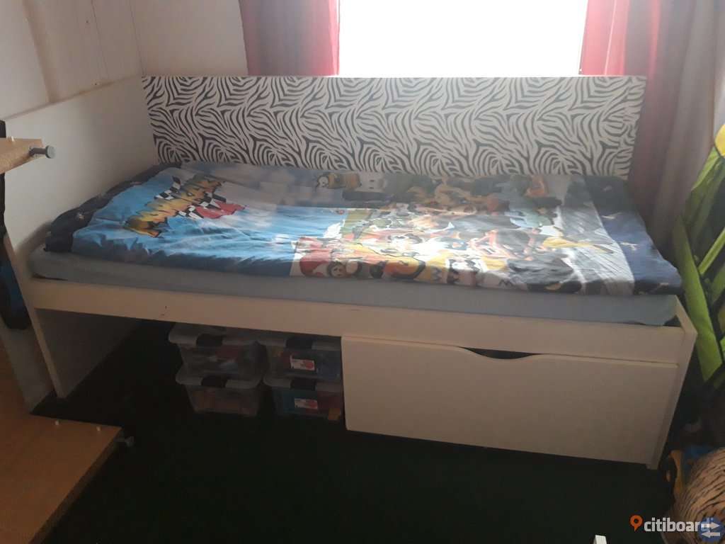 Ikea säng