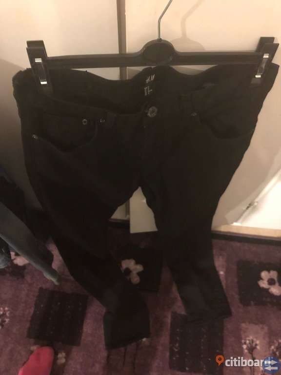 Helt nya svarta jeans och jeansjacka använd en gång storlek svart jeansjacka citiboard.se