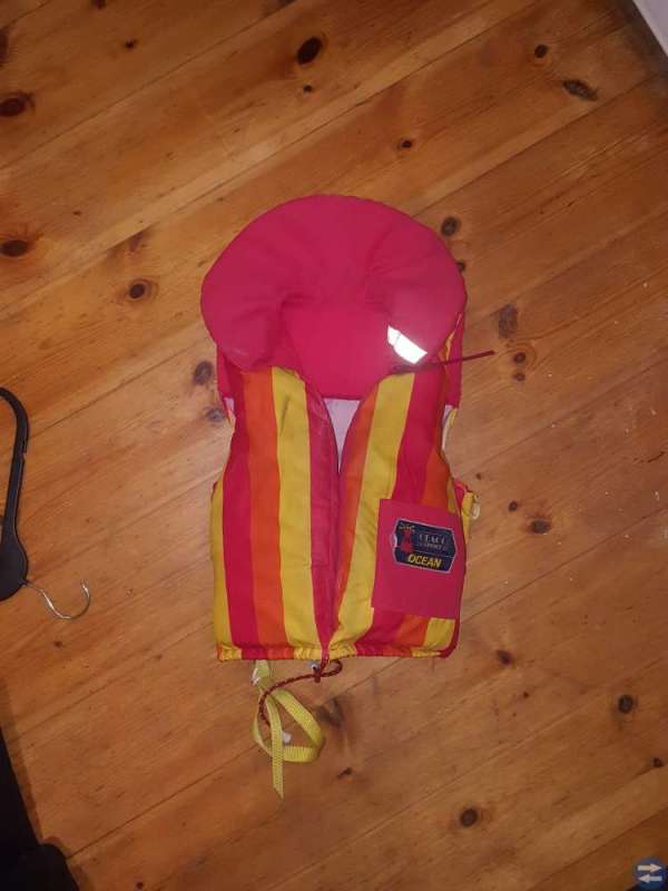 Flytvästbarn 20-30 kg 75 kr