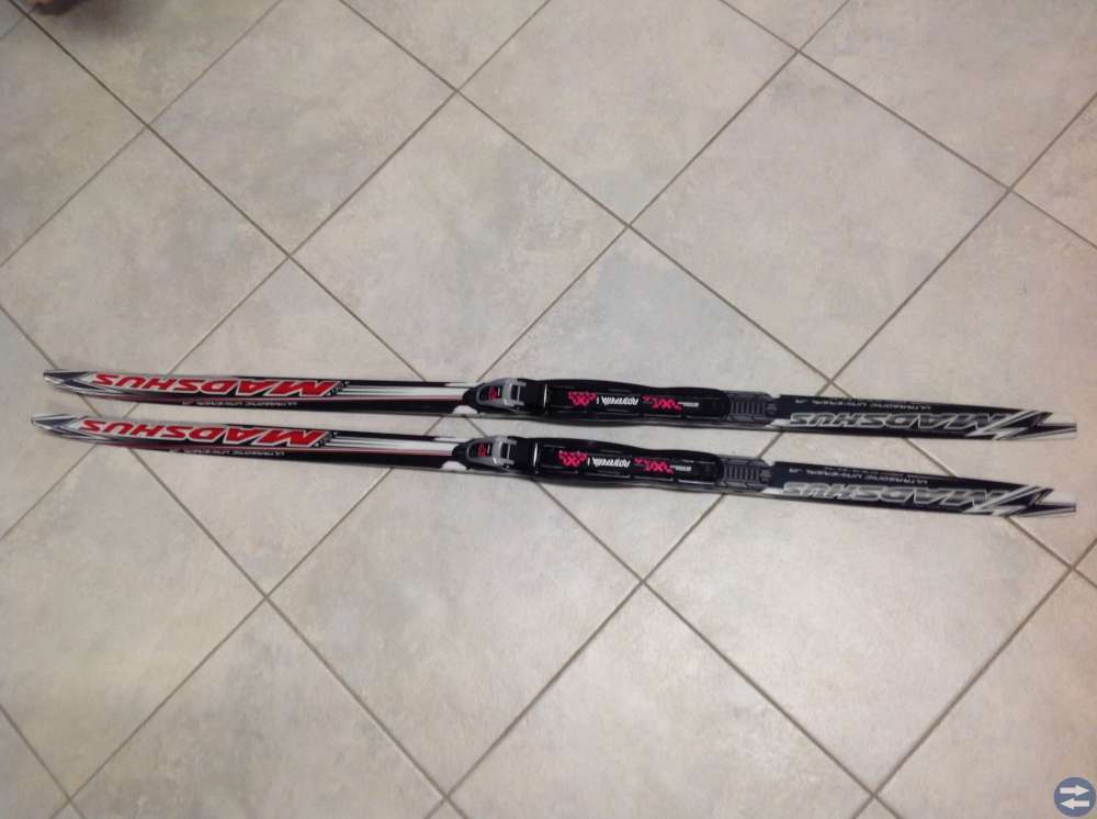 Nya längdskidor 130 cm 300kr
