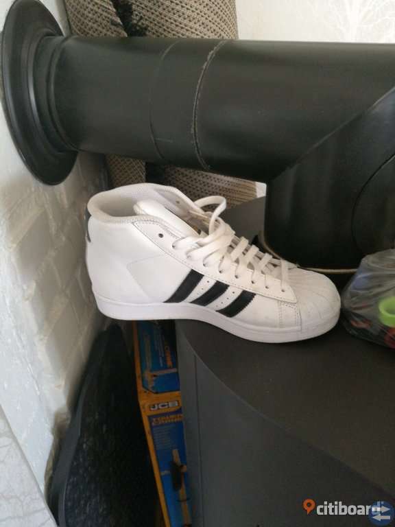 Adidas sneakers strl 37
