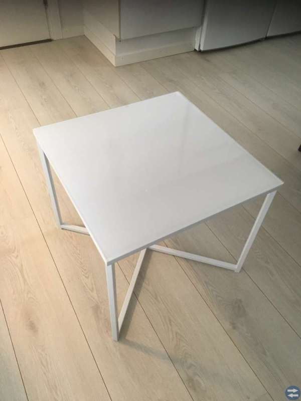 Soffbord med glasskiva