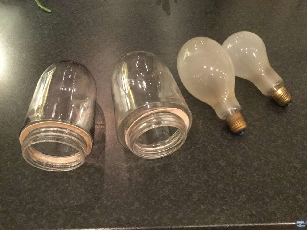 Kupa till gårdslampa +2stora lampor ,kupa 90kr st