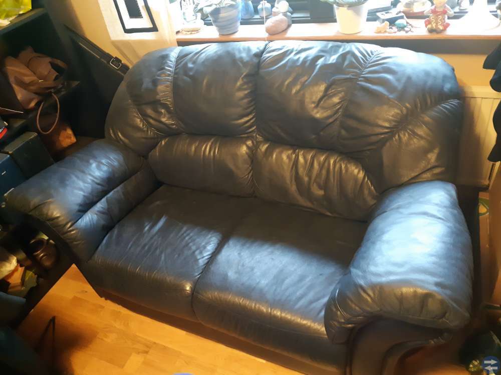 2-sits skinnsoffa, mörkblå