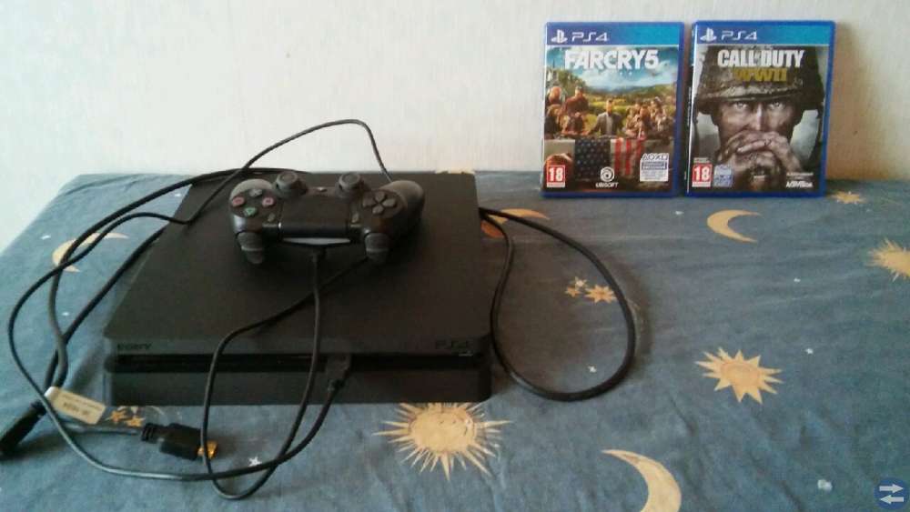 Playstation 4 slim + 2 spel