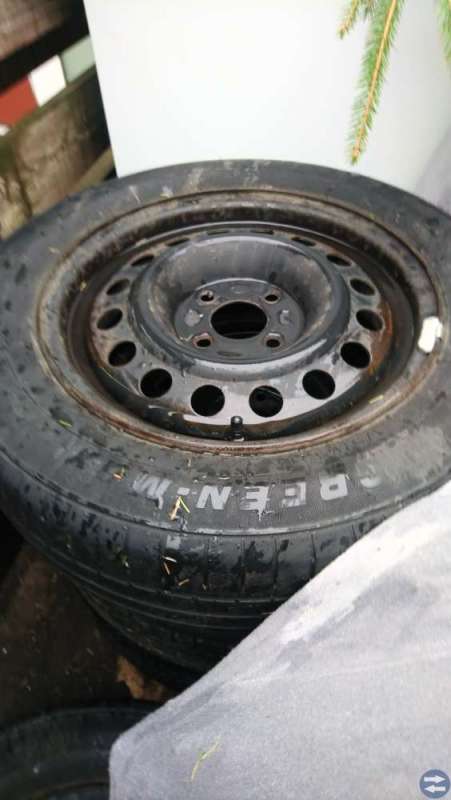 4 sommardäck på fälg 175 /65 R 14 med 4 bulthål