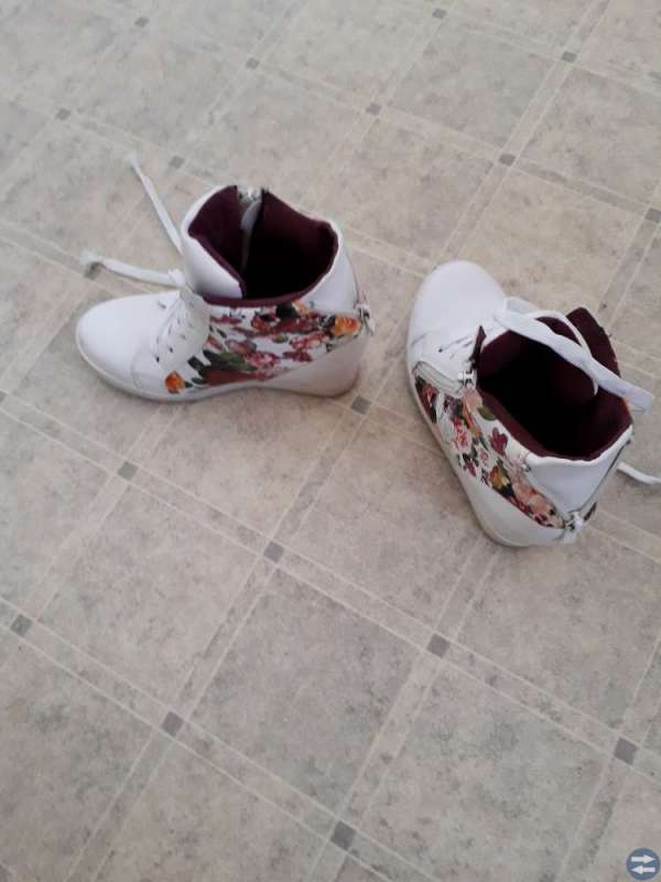 Sneakers med kilklack