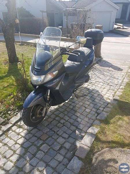 Piaggio moped / Suzuki 400 kubik