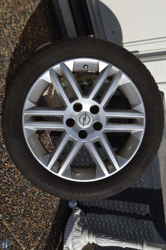 Fyra st. sommardäck på aluminium fälg.