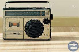 Köper gamla transistorradio