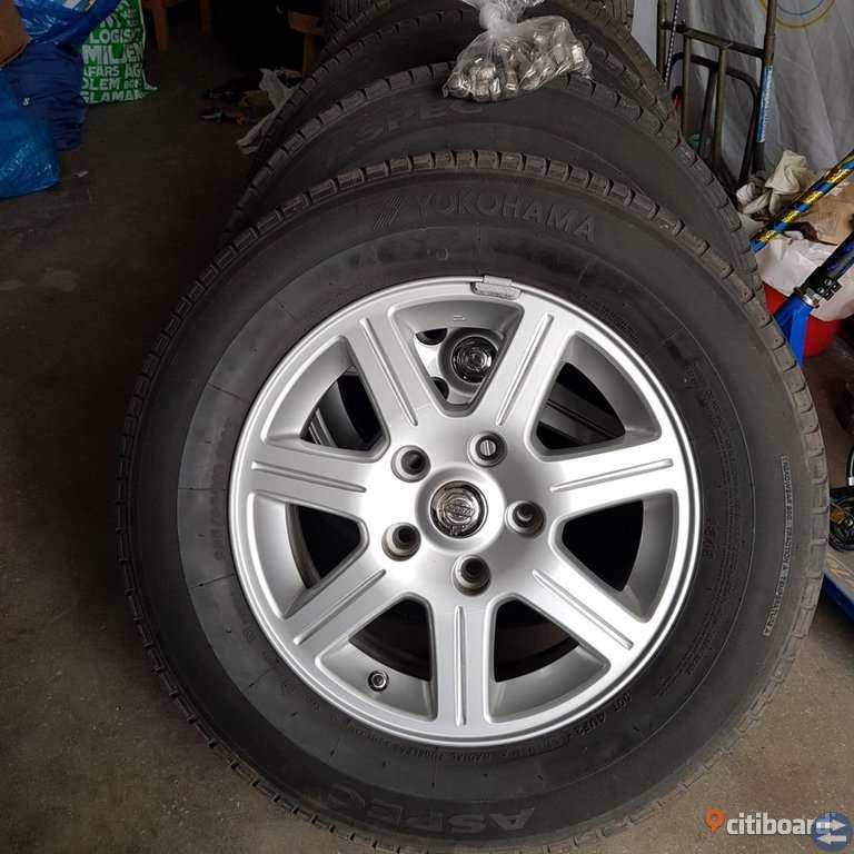 Säljer Original Chrysler sommar däck m fälg bra skick