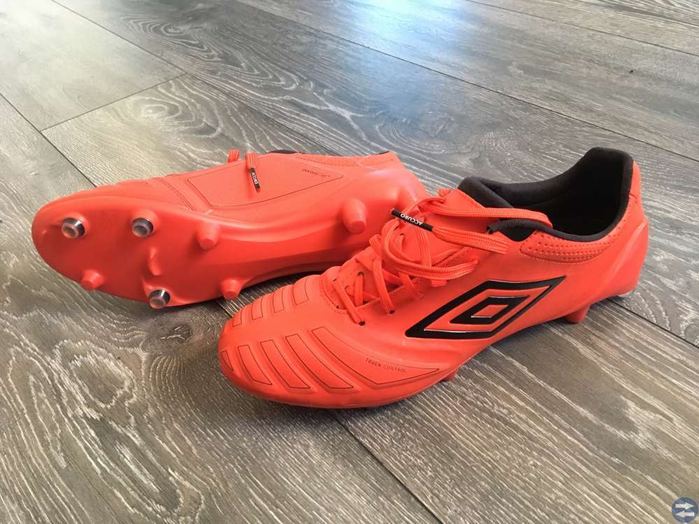 Fotbollsskor