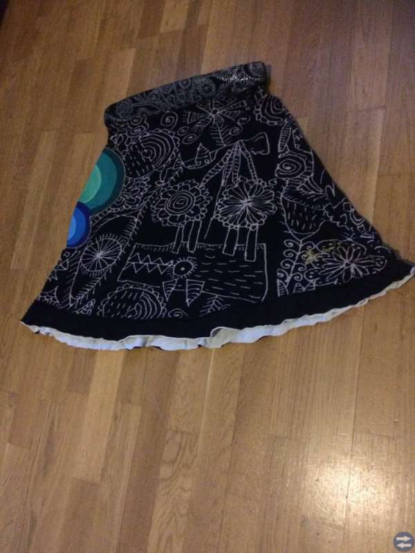 Desigual kjol i storlek M