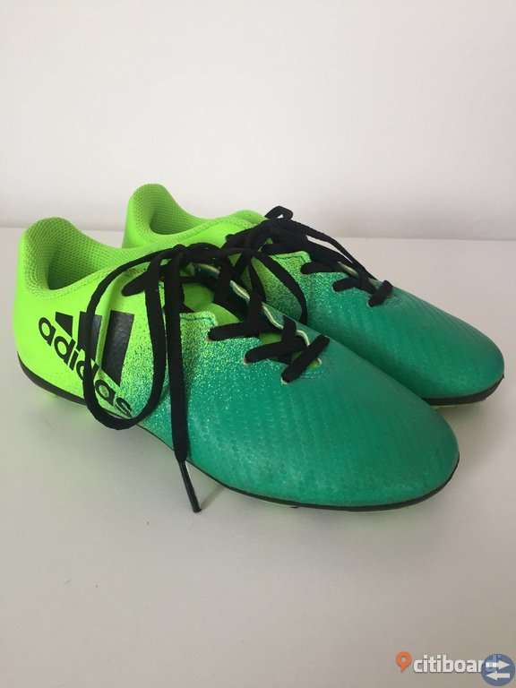 Fotbollsskor storlek 31