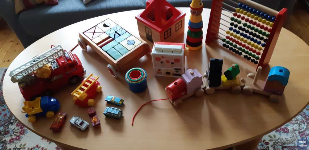 Lådvagn på hjul med träklossar mm