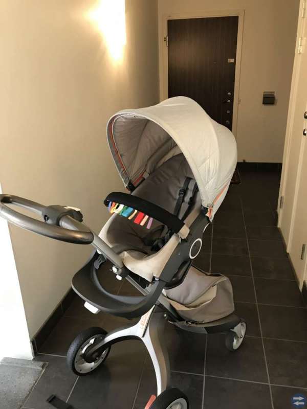 Stokke barnvagn inklusive ligg och sittdel
