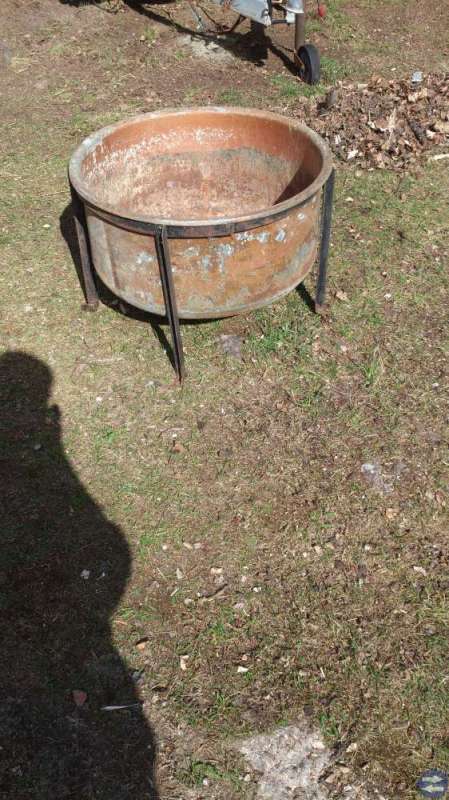 Gryta på ben, 64 cm diameter,