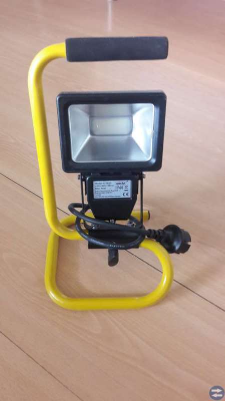Arbetslampa IP44 10 W 600 lm