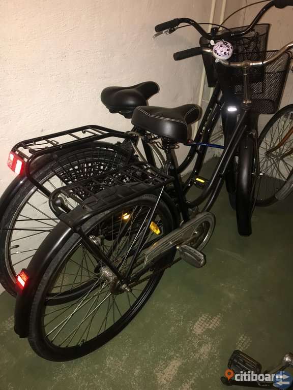 2 svarta cyklar