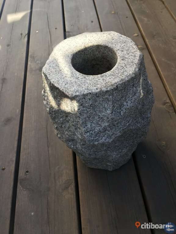 Urna i granit