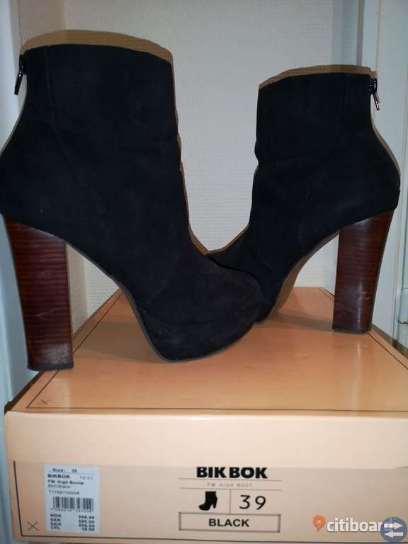 Svarta högklackade boots från BIKBOK i strl 39 säljes!