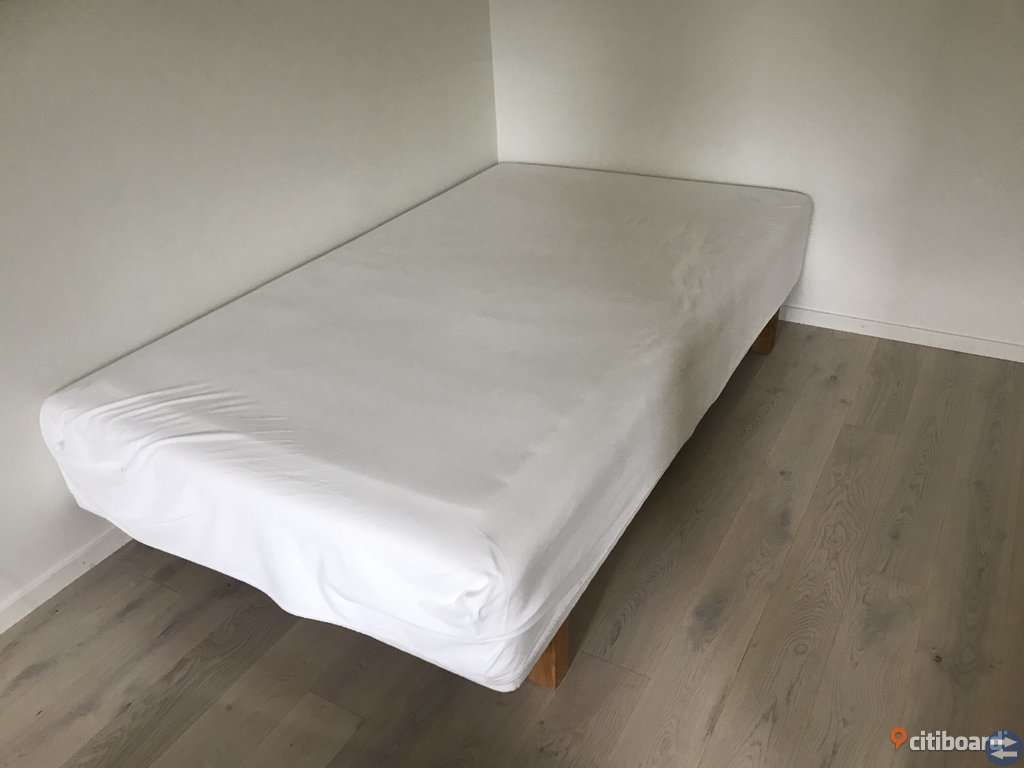 Ikea 120 säng säljes Möbler & Inredning i Karlshamn med stolar, soffa, soffbord, tv bänk, bord, byrå, lampor, mattor, bokhylla, säng, belysning, Ikea 120 säng säljes Möbler & Inredning i Karlshamn med stolar, soffa, soffbord, tv bänk, bord, byrå, lampor, mattor, bokhylla, säng, belysning,