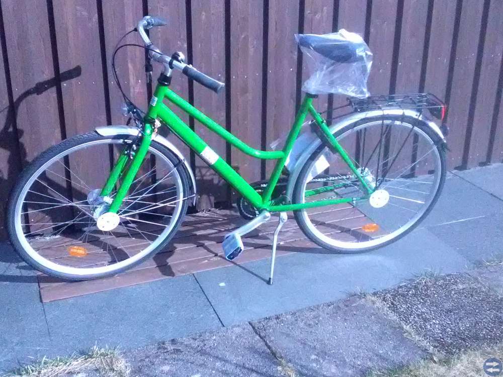Ny, obegagnad damcykel i treväxlat utförande.