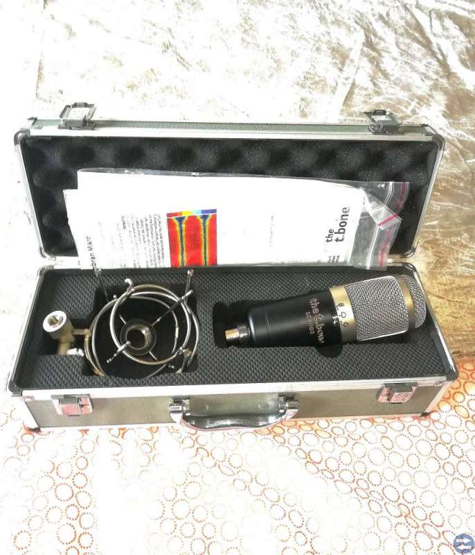 The T-Bone proffs mic i gammaldags stuk. Splitter5