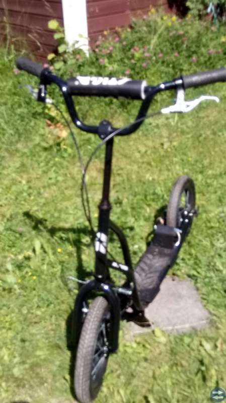 Stiga sparkcykel med handbromsar