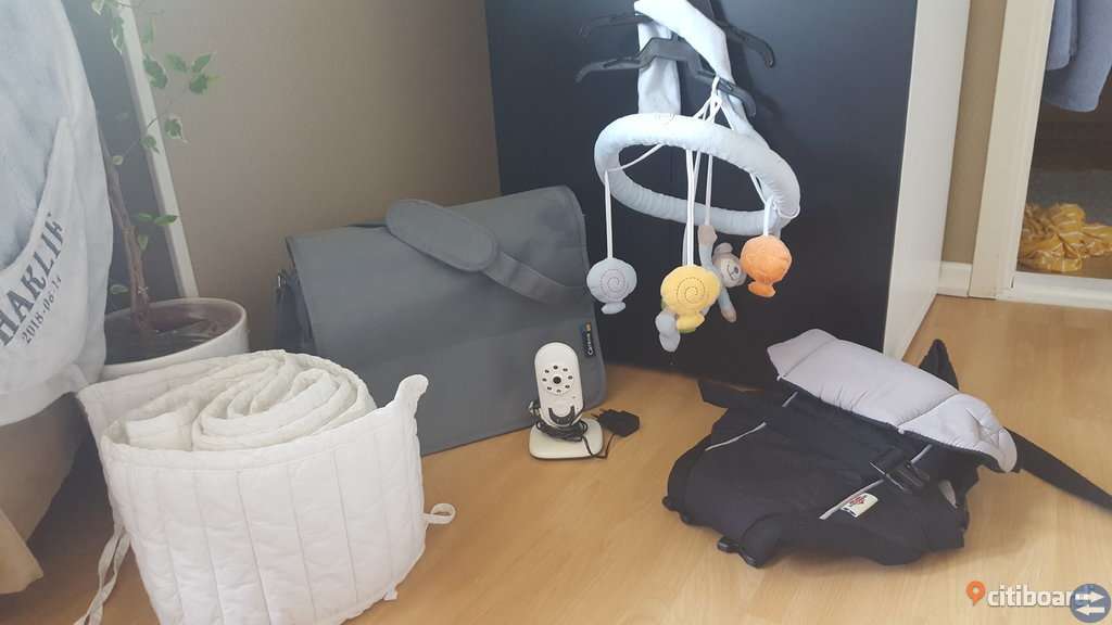 Babytillbehör, skötväska, babymonitor mm.