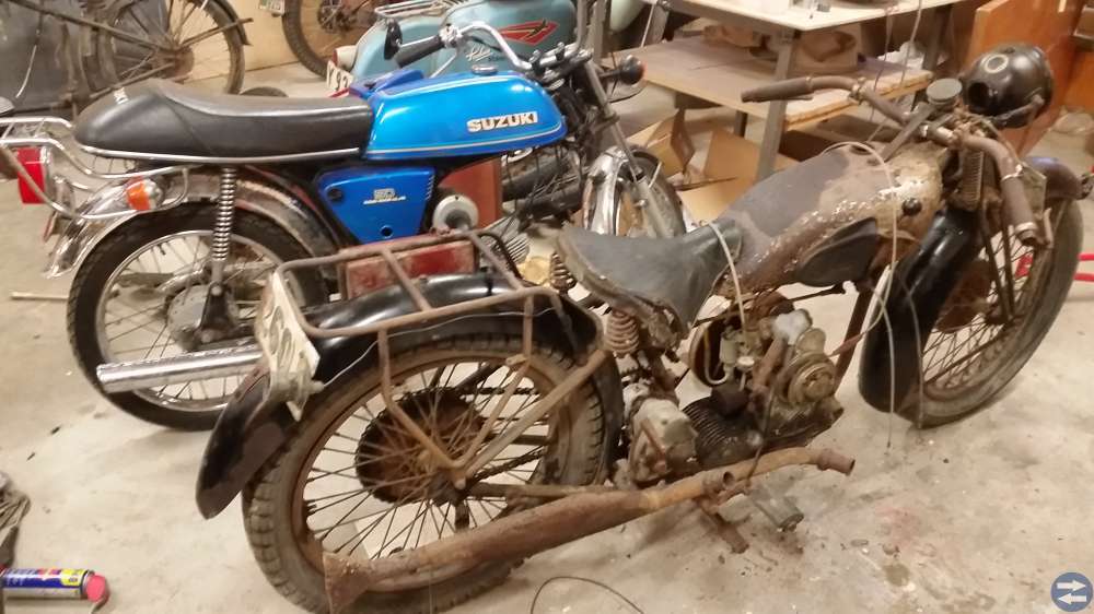 Äldre motorcykel eller moped