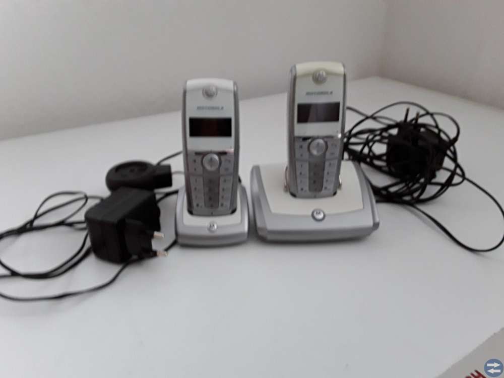 Motorola trådlösa telefoner 2 st 250 kr