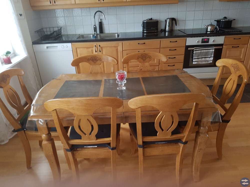 Köksbord med stolar