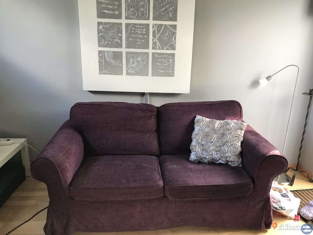 Soffa och tavla