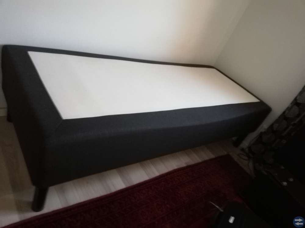 2 st 80 cm sängar
