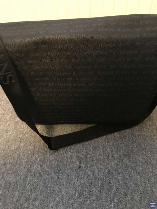 Armani väska