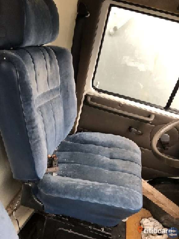 2 st stolar i bra skick från en peugeot j5