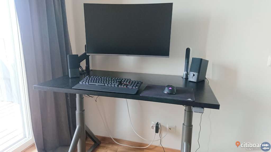 Höj och sänkbart bord + stol + pall (Från IKEA matchande Barbord och stolar säljes Västerås citiboard
