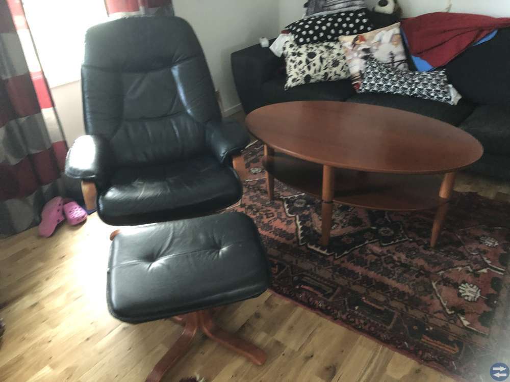 Snurrfåtölj,fotpall och soffbord