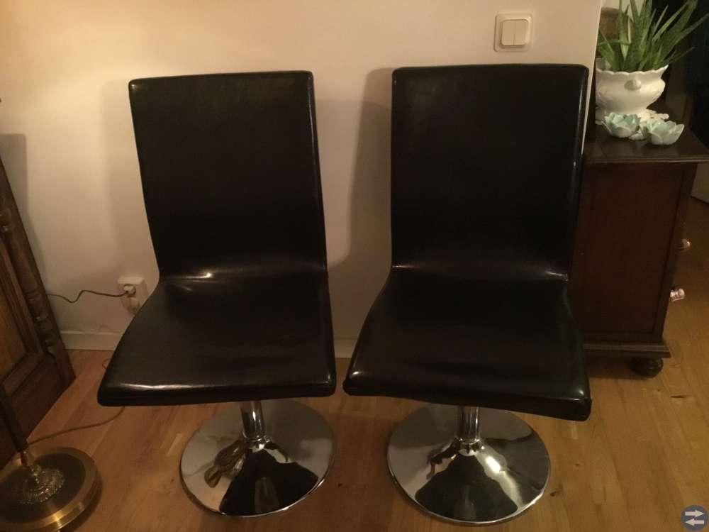 Snurrstolar i krom o svart konstläder