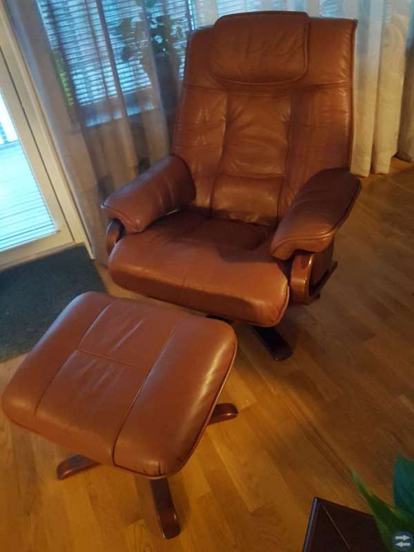 Skinnfotölj med fotpall, svängbar, ställbar rygg