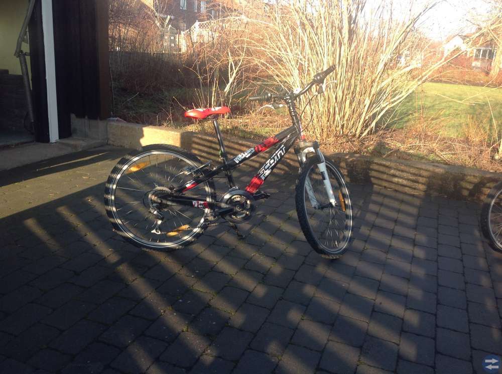 Barncykel pojk med dubbdäck