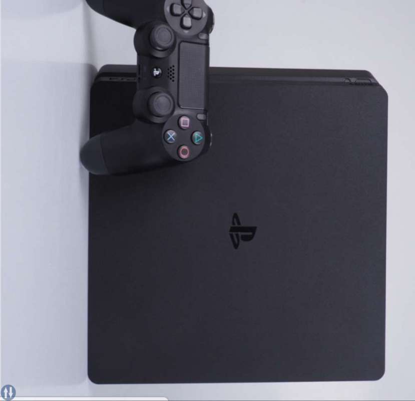 Ps4 slim 1TB många spel tex farming simulator 19